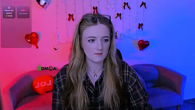 luna berryy online show from 11, 4, 2026