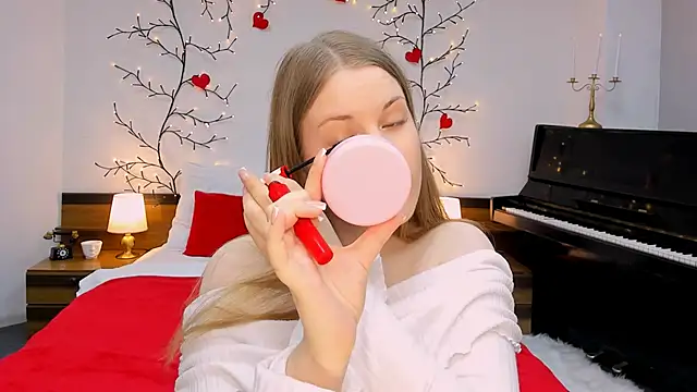 holy kitty online show from 19, 3, 2025