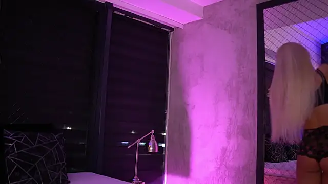 Candy Ivy online show from 4, 12, 2025