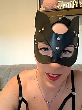 Secret couple  online show from 29, 10, 2025