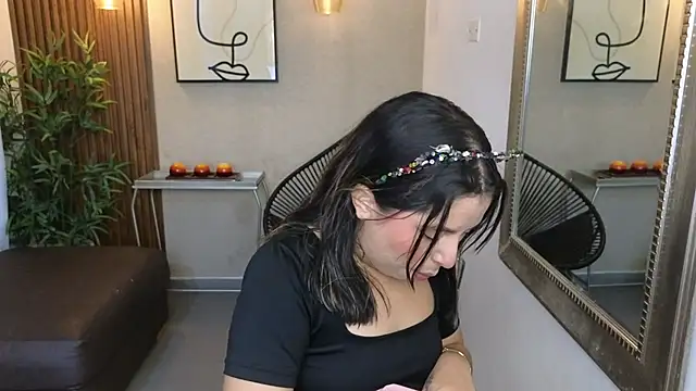 Sharlotte Milk online show from 8, 11, 2025