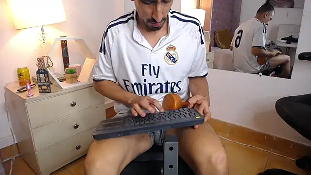 Sr Magnus  online show from 15, 10, 2025