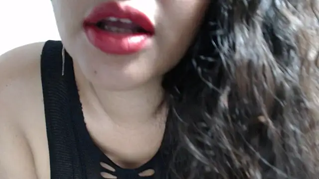 Snapshot of RominaKleiin chatting on 11, 9, 2025 RominaKleiin online show from 11, 9, 2025