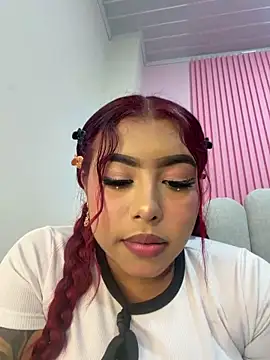 Snapshot of Zoe1_2 chatting on 19, 5, 2026 Zoe1 2 online show from 19, 5, 2026
