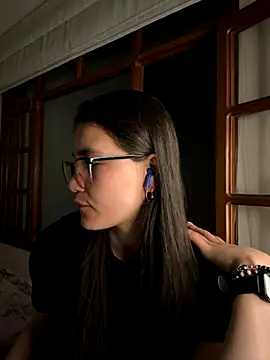 aurora divine online show from 4, 10, 2025