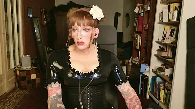 MaxiEmily online show from 8, 11, 2025