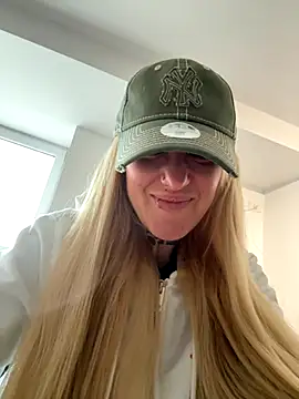 Snapshot of MazeSin chatting on 17, 9, 2025 MazeSin online show from 17, 9, 2025