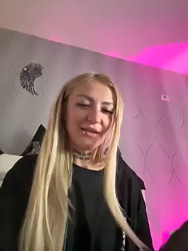 Snapshot of MazeSin chatting on 9, 10, 2025 MazeSin online show from 9, 10, 2025