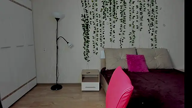 Miss Elsa  online show from 13, 10, 2025