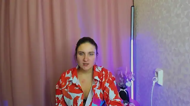 Miss Elsa  online show from 14, 11, 2025