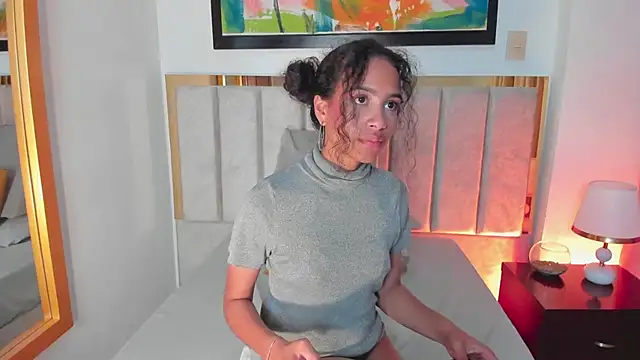 AntonellaHall  online show from 13, 3, 2025