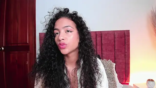 AntonellaHall  online show from 17, 9, 2025