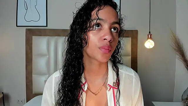 Snapshot of AntonellaHall_ chatting on 14, 12, 2025 AntonellaHall online show from 14, 12, 2025