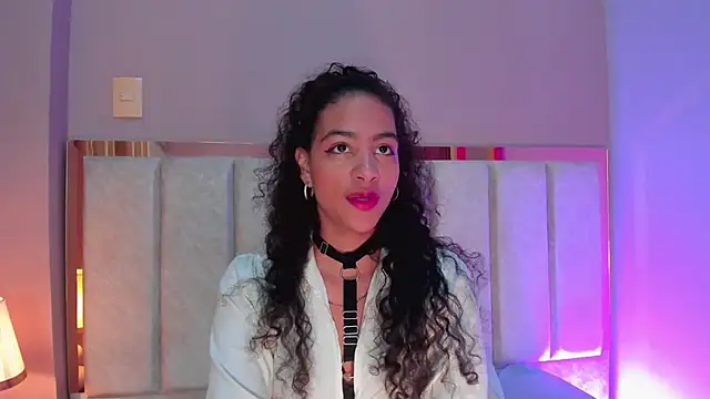 AntonellaHall  online show from 14, 11, 2025