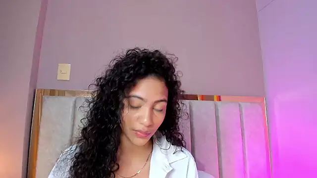 Snapshot of AntonellaHall_ chatting on 14, 1, 2026 AntonellaHall online show from 14, 1, 2026