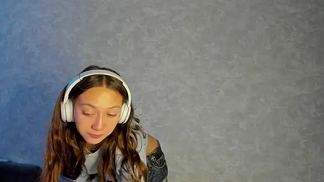 EllaSky xoxo online show from 7, 10, 2025