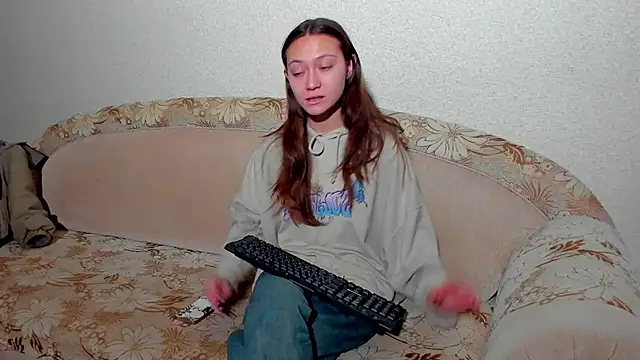 EllaSky xoxo online show from 4, 3, 2025