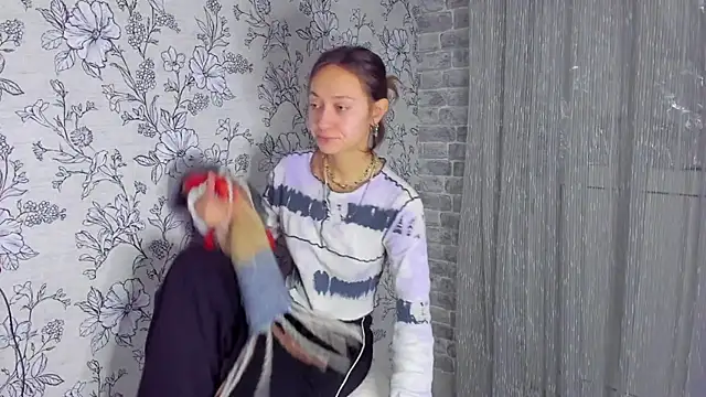 EllaSky xoxo online show from 17, 11, 2025