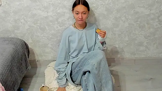 EllaSky xoxo online show from 12, 10, 2025