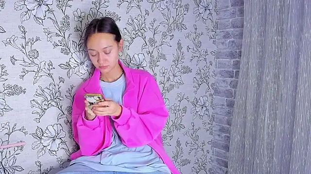 EllaSky xoxo online show from 9, 11, 2025