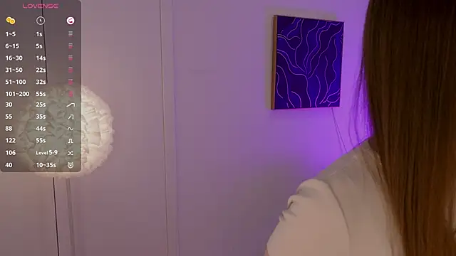 Lilly Colins online show from 16, 3, 2025