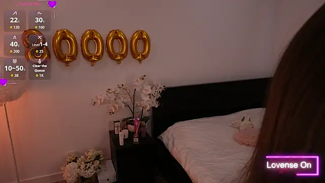 Lilly Colins online show from 11, 9, 2025