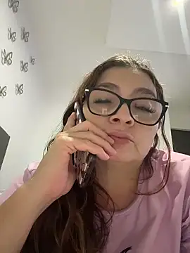 AntonellaAlondra4 online show from 8, 5, 2026