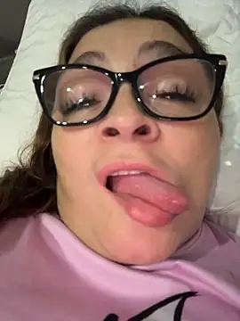 AntonellaAlondra4 online show from 13, 5, 2026