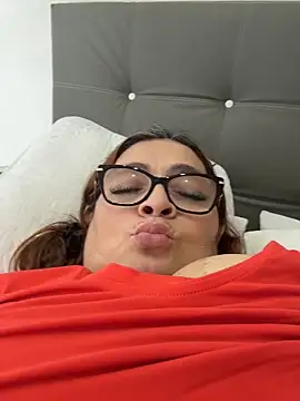 AntonellaAlondra4 online show from 13, 5, 2026