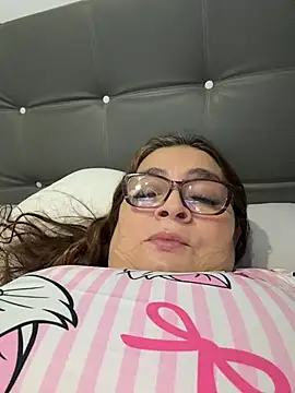 AntonellaAlondra4 online show from 4, 4, 2026