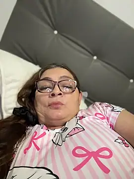 AntonellaAlondra4 online show from 22, 4, 2026