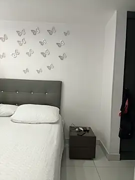 AntonellaAlondra4 online show from 1, 12, 2025