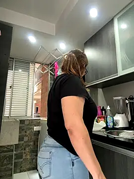 AntonellaAlondra4 online show from 1, 11, 2025