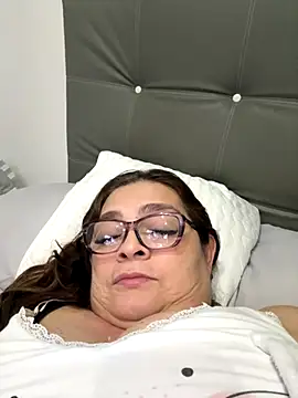 AntonellaAlondra4 online show from 13, 9, 2025