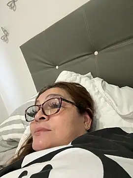 AntonellaAlondra4 online show from 7, 10, 2025