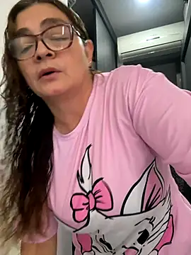 AntonellaAlondra4 online show from 6, 11, 2025