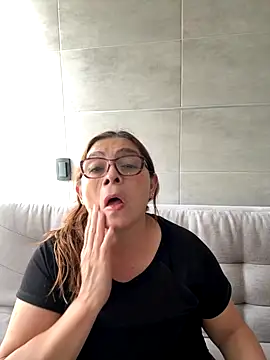 AntonellaAlondra4 online show from 21, 10, 2025