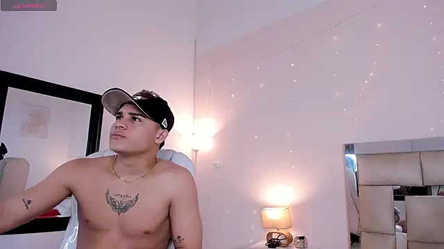 Snapshot of saraandstiven chatting on 18, 2, 2025 saraandstiven online show from 18, 2, 2025