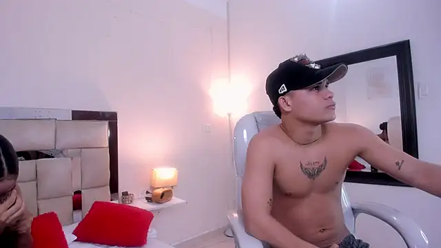 Snapshot of saraandstiven chatting on 3, 3, 2025 saraandstiven online show from 3, 3, 2025