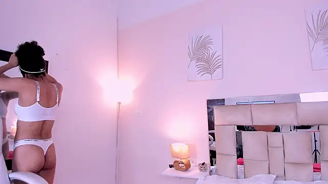 Snapshot of saraandstiven chatting on 20, 3, 2025 saraandstiven online show from 20, 3, 2025