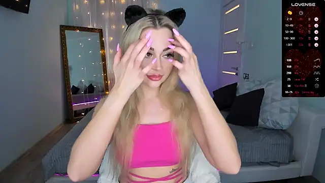 AdeleRoberts online show from 4, 3, 2025