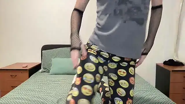 Onika Love online show from 9, 10, 2025