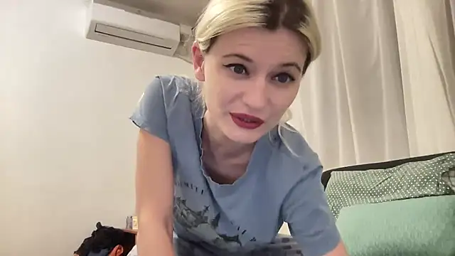 Snapshot of Onika_Love chatting on 8, 6, 2026 Onika Love online show from 8, 6, 2026