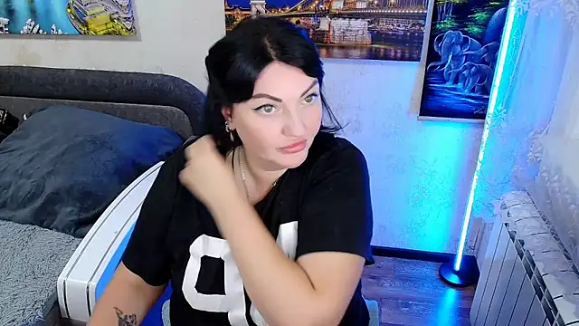 Lady Boom Wild  online show from 18, 9, 2025