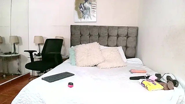 Snapshot of IssabellaJones chatting on 19, 11, 2025 IssabellaJones online show from 19, 11, 2025