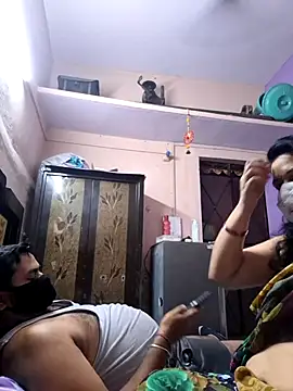 Snapshot of bobbyronak chatting on 4, 11, 2025 bobbyronak online show from 4, 11, 2025