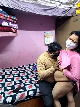 Snapshot of bobbyronak chatting on 28, 10, 2025 bobbyronak online show from 28, 10, 2025