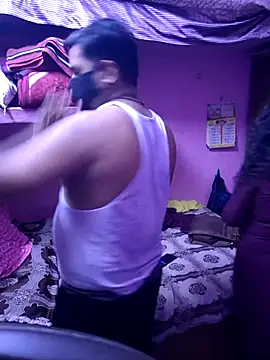 Snapshot of bobbyronak chatting on 17, 9, 2025 bobbyronak online show from 17, 9, 2025