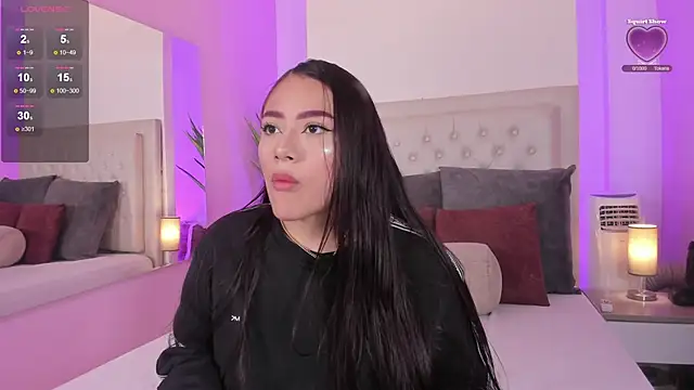 nicolle pierce online show from 10, 4, 2026