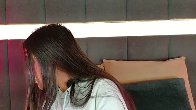 nicolle pierce online show from 25, 10, 2025